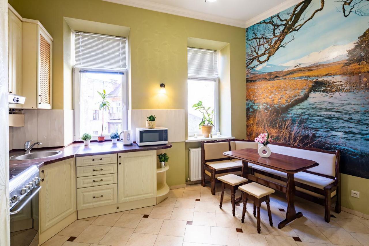 Alfa Apartments Kniazia Romana 11 Lviv Eksteriør billede